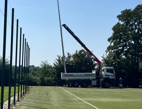 Neuer Kunstrasen – neues Flutlicht